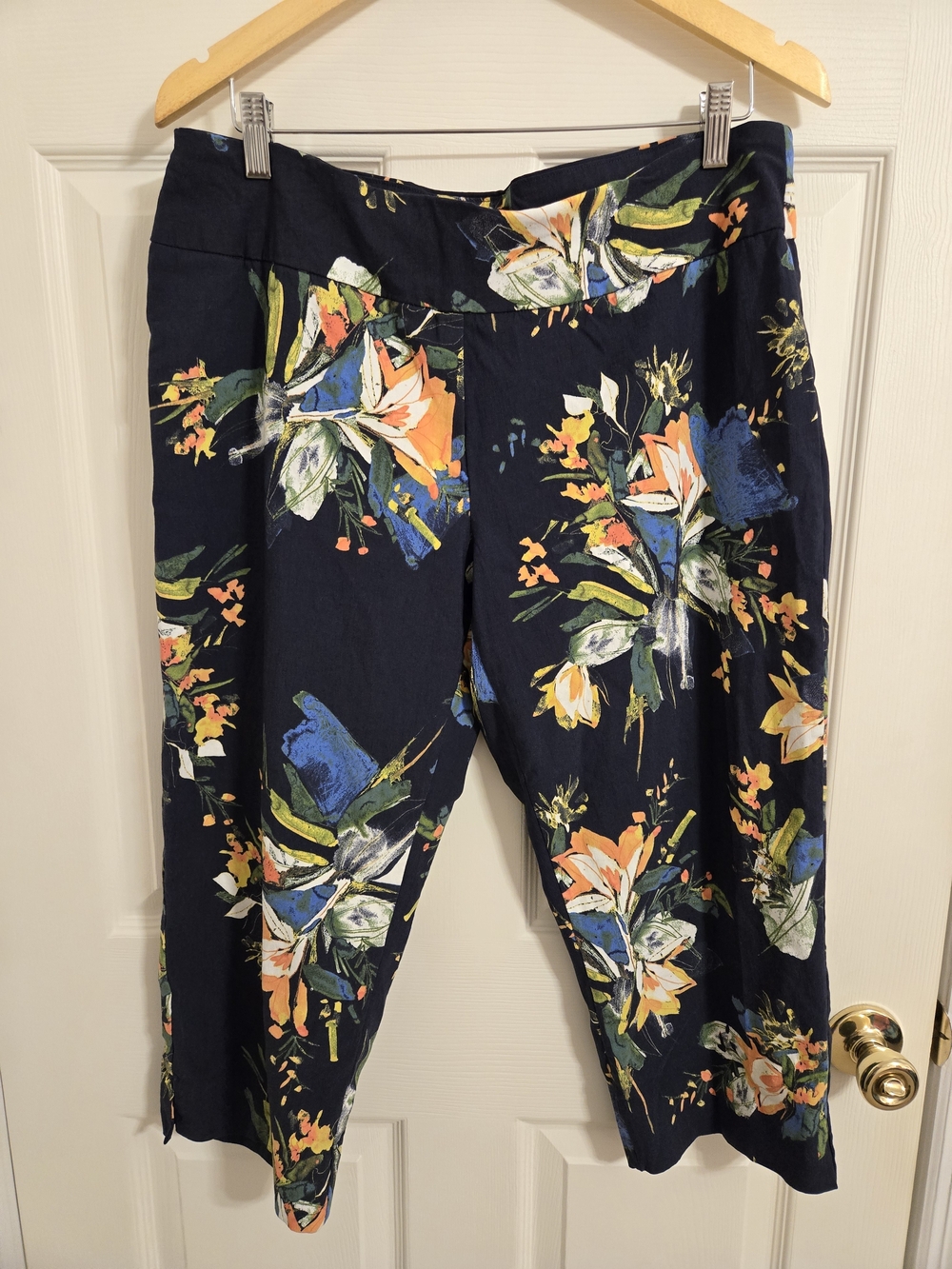 Zac & Rachel Navy And Peach Floral Capris Size 16